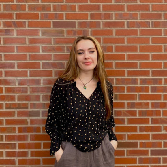 Meet your Posher, Alyssa - Picture 1 of 1